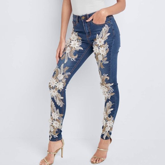 VENUS Denim - Host Pick! NWOT VENUS Floral Applique Skinny Jeans